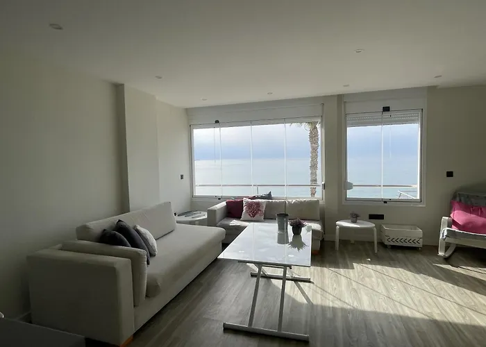 Moderno Piso Mirando Al Mar Apartamento