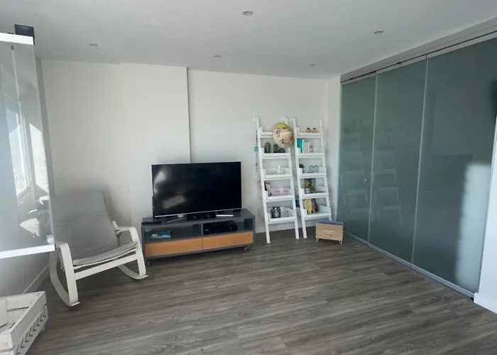 Moderno Piso Mirando Al Mar Apartamento *