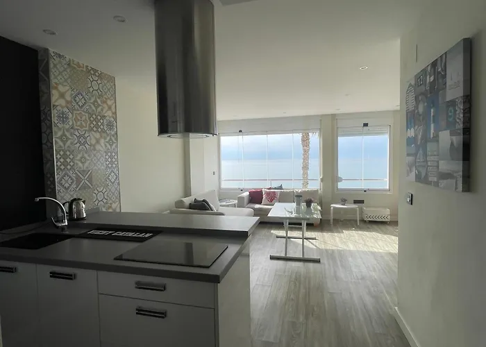 Moderno Piso Mirando Al Mar Apartamento *